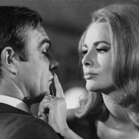 Sean Connery und Karin Dor james bond man lebt nur zweimal