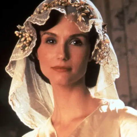 Alessandra Martines kennen wir als „Prinzessin Fantaghiro“