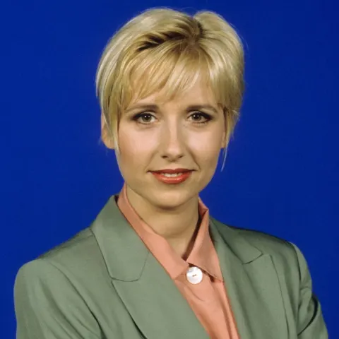 Bildnummer: 56769306  Datum: 18.04.1993  Copyright: imago/teutopress
Andrea Kiewel 04/93 te Frau Fernsehen TV Moderation Journalismus SAT.1 blond kurzhaarig seriös Blazer grün hoch halb stehend Arme lächelnd People Shooting x0x xkg 1993 hoch 

 56769306 Date 18 04 1993 Copyright Imago teutopress Andrea Kiewel 04 93 Te Woman Television TV Moderation Journalism SAT 1 blond short seriously Blazer Green vertical half standing Arms smiling Celebrities Shooting x0x xkg 1993 vertical