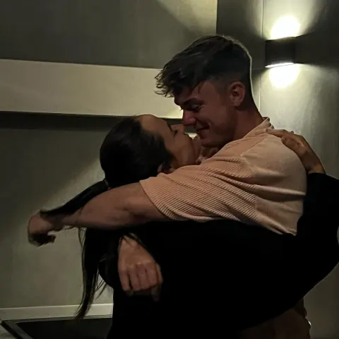 Angelina „Utze“ Utzeri zeigt ihren Freund