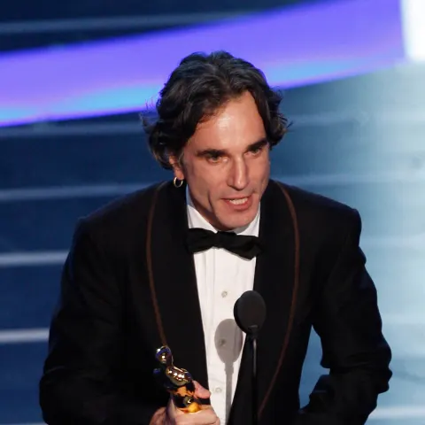 Daniel Day-Lewis bei den Oscars 2008, wo er den Goldjungen für seine Rolle in „There Will Be Blood“ erhielt