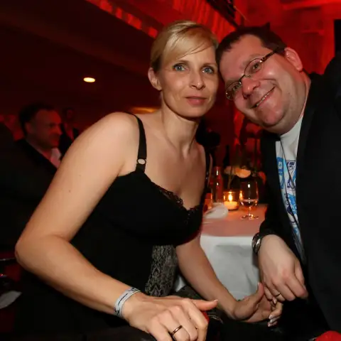 Elton mit seiner Frau Yvonne im Jahr 2009