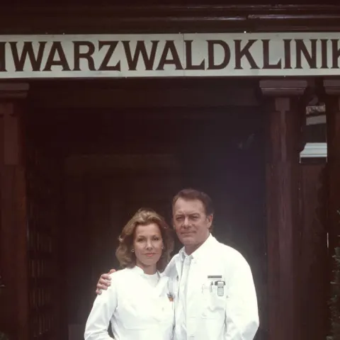 Gaby Dohm und Klausjürgen Wussow in der Serie Schwarzwaldklinik