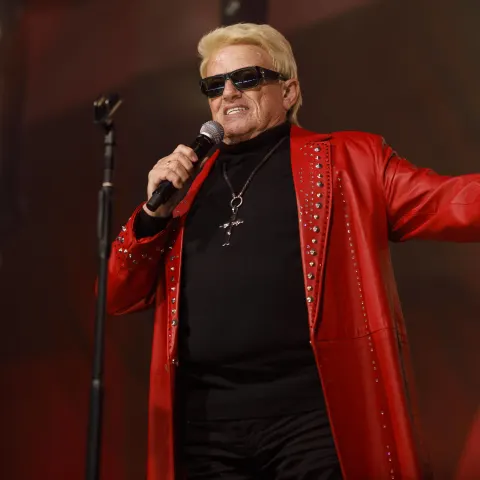 Sänger Heino live bei einem Autokonzert im Autokino in Bonn am 15. Mai 2020