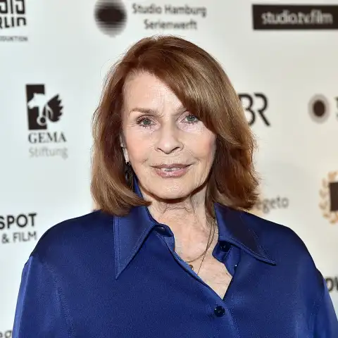 Senta Berger hat sich bei einem Sturz schwer verletzt.