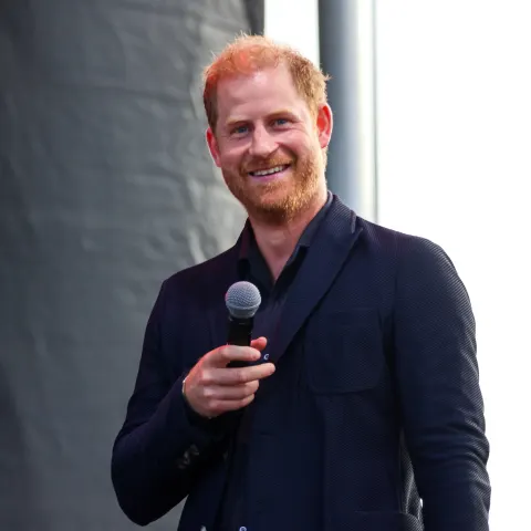 Prinz Harry sprang bei einem Schnee-Polo-Turnier in Aspen für einen Freund ein.