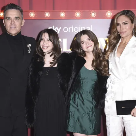 Robbie Williams mit seinen Töchtern Coco Willimas und Teddy Williams und Ehefrau Ayda Field