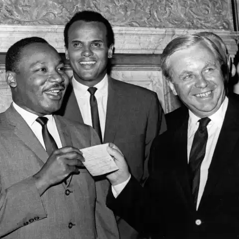Harry Belafonte (Mitte) und Dr. Martin Luther King mit Tore Tallroth