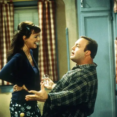 THE KING OF QUEENS, from left: Leah Remini, Kevin James, (1999), 1998-2007. Ph: Cliff Lipson / ? CBS / Courtesy Everett