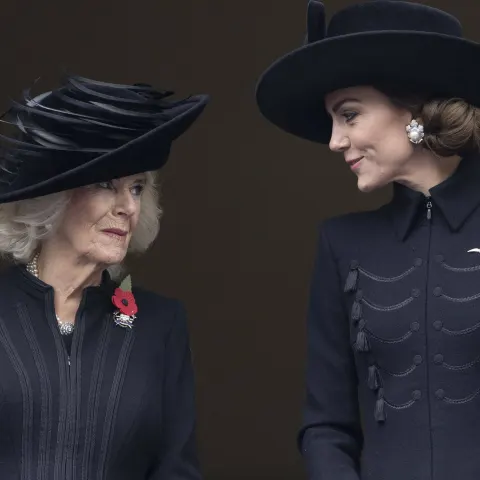 Entertainment Themen der Woche KW45 Entertainment Bilder des Tages . 12/11/2023. London, United Kingdom. Queen Camilla and Kate Middleton, the Princess of Wales , at the Remembrance Sunday Service at The Cenotaph in London. PUBLICATIONxINxGERxSUIxAUTxHUNxONLY xStephenxLockx/xi-Imagesx IIM-24795-0076