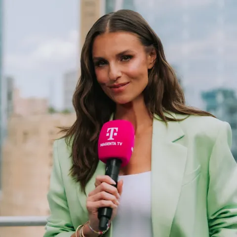 laura wontorra look outfit beine