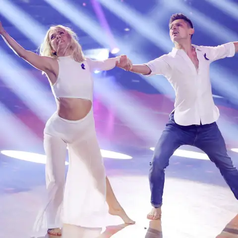 Janin Ullmann und Zsolt Sándor Cseke in Show neun von „Let's Dance“ am 29. April 2022