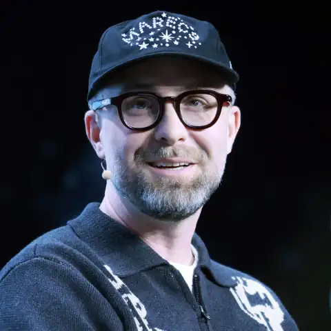 Mark Forster bei einem Event im Mai. Damals mit Cap.