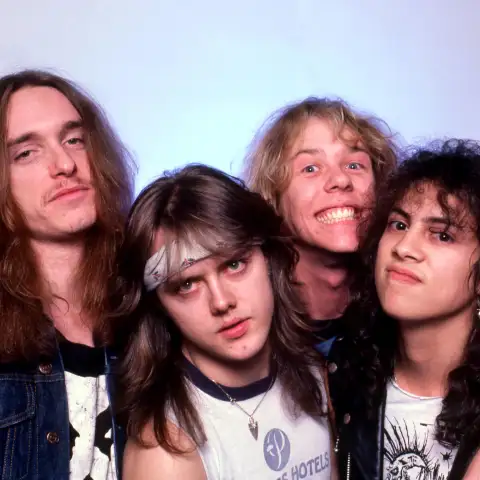 Cliff Burton, Lars Ulrich, James Hetfield und Kirk Hammett der Band Metallica am 1. Februar 1985 auf Tour