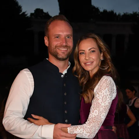 Stars auf dem Oktoberfest 2024: Sandy Meyer-Wölden und ihr Partner Alexander