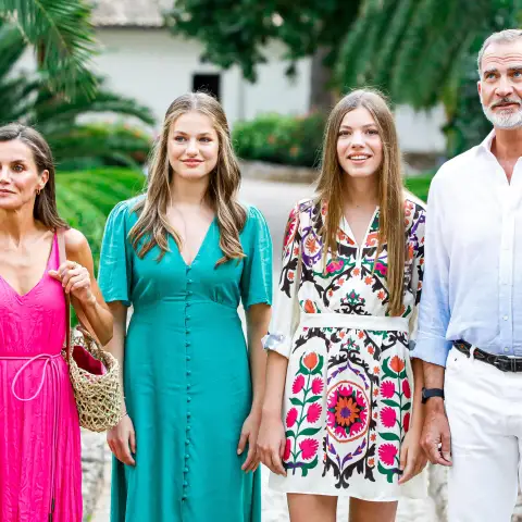Die spanischen Royals rund um König Felipe, Königin Letizia und Töchter Sofia und Leonor im Urlaub