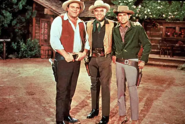 Schauspieler Dan Blocker, Lorne Greene und Michael Langdon in der Serie 'Bonanza'.