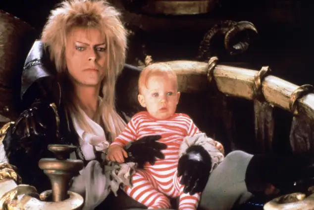 David Bowie und Toby Froud in „Die Reise ins Labyrinth“