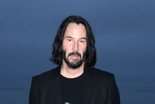 Keanu Reeves kommt zur Start-und Landebahn-Show der Saint Laurent Herren im Frühjahr und Sommer 2020.