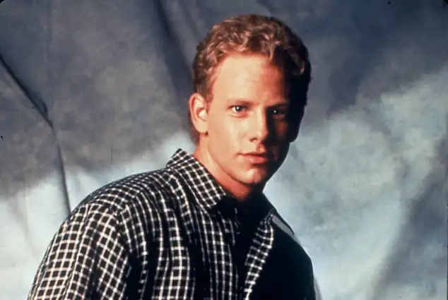 „Sharknado“-Star Ian Ziering bei einem Fototermin für „Beverly Hills, 90210“ 1994