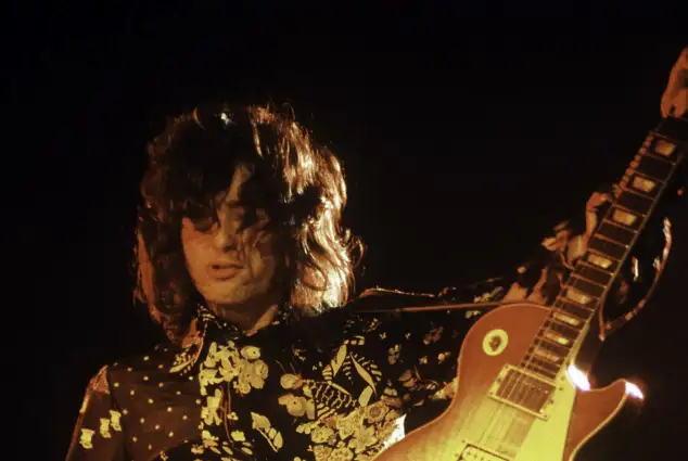 Jimmy Page von Led Zeppelin tritt auf.