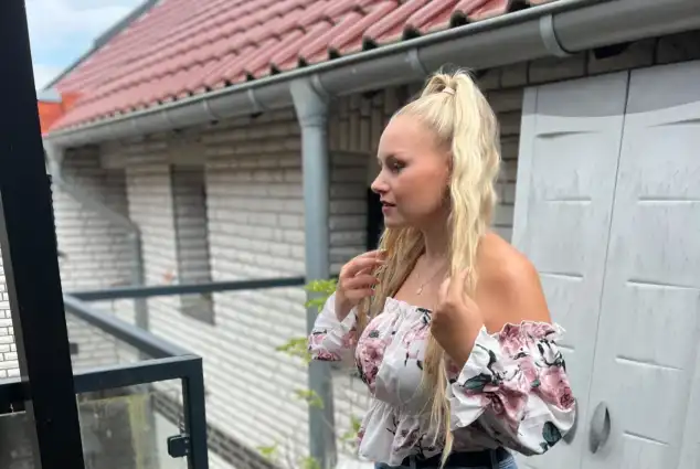 sarah-jane wollny heiß sexy