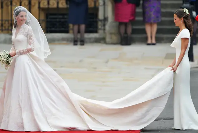 Herzogin Kate und Pippa Middleton bei Kates Hochzeit im April 2011