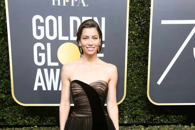 Jessica Biel bei den Golden Globes 2018 Look Red Carpet Kleid