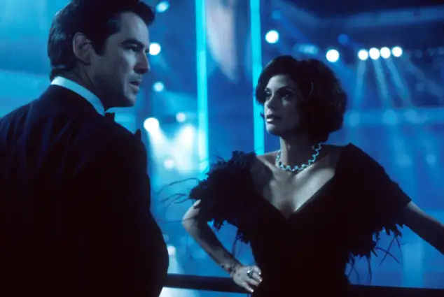 Pierce Brosnan und Teri Hatcher in „James Bond 007 – Der Morgen stirbt nie“ 1997