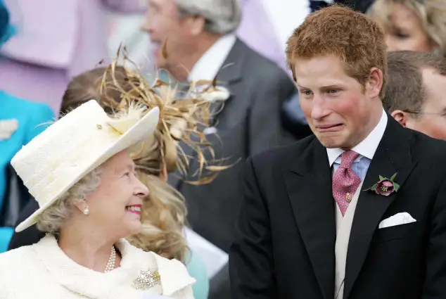 9. April 2005 - Dorset, Großbritannien - Prinz Harry und Königin Elizabeth II.