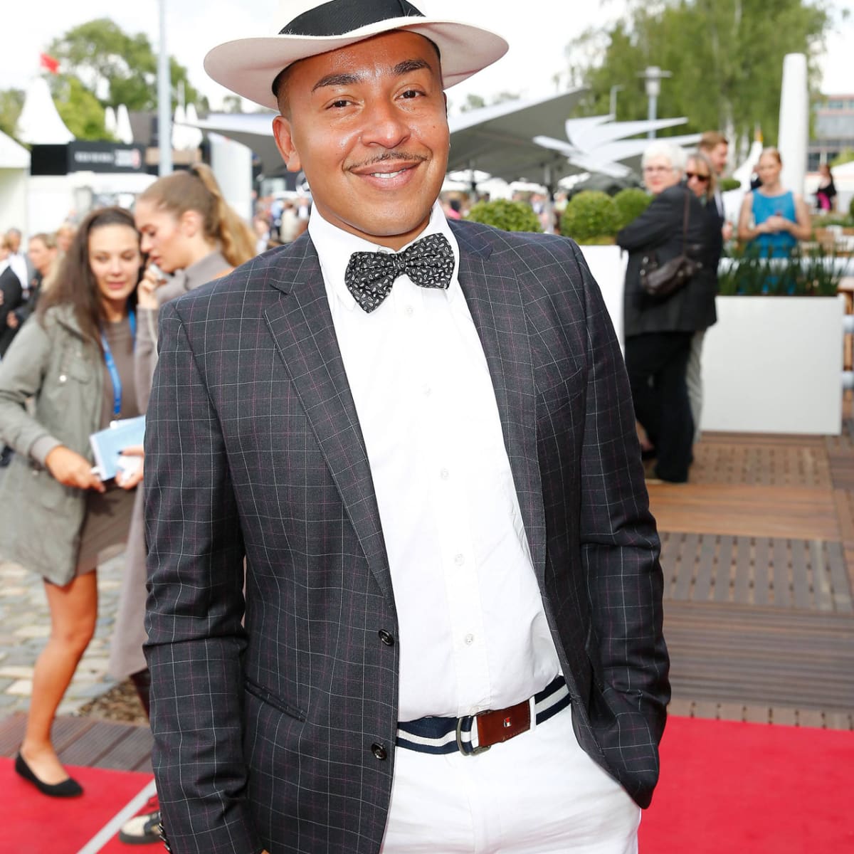 Mambo No 5 Was Wurde Eigentlich Aus Lou Bega Lou is the revolutionary board to get you where you are going, go for a cruise, or practice some tricks. wurde eigentlich aus lou bega