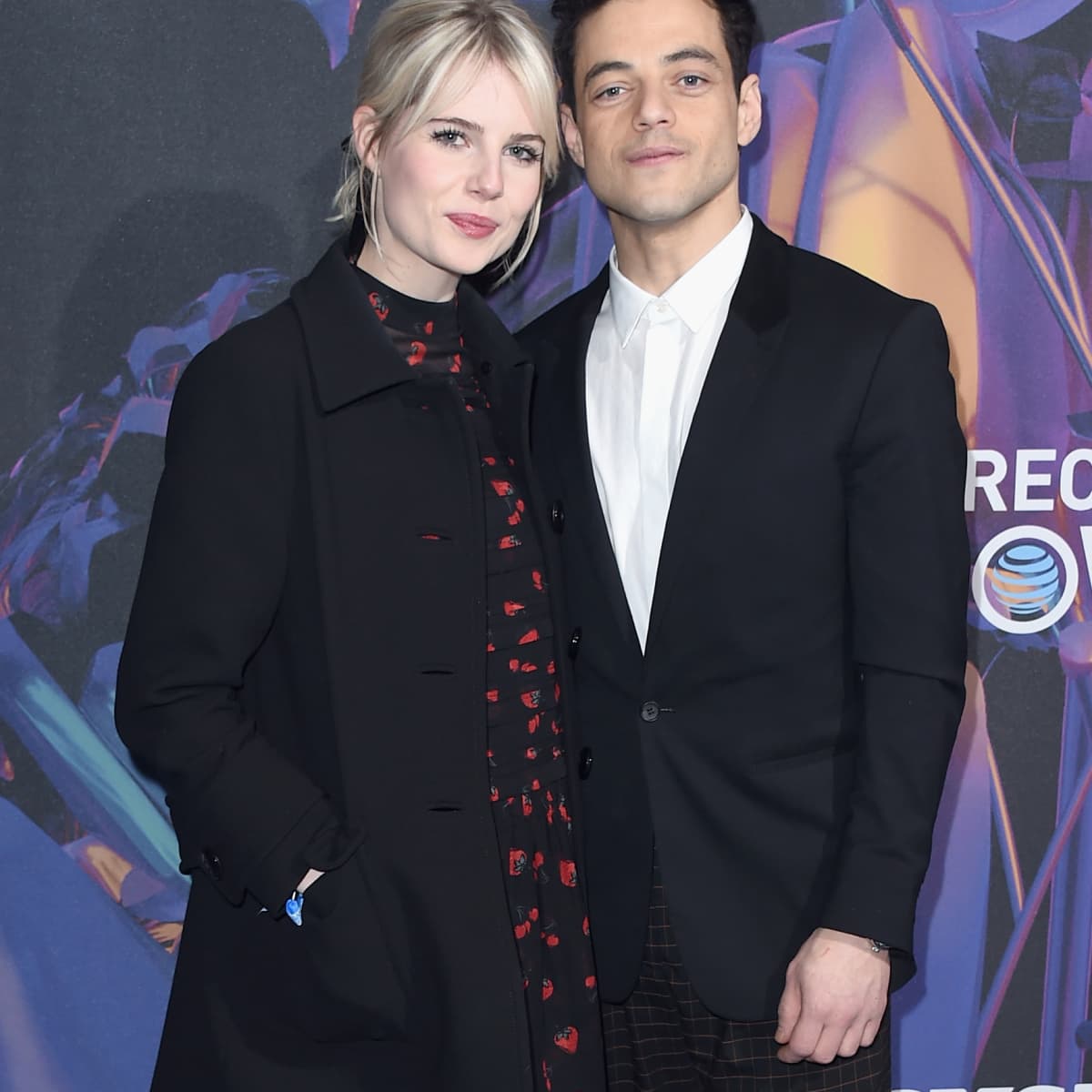 Queen Hauptdarsteller Rami Malek Und Lucy Boynton Sind Ein Paar Last spring, they were spotted attending a u2. hauptdarsteller rami malek und lucy