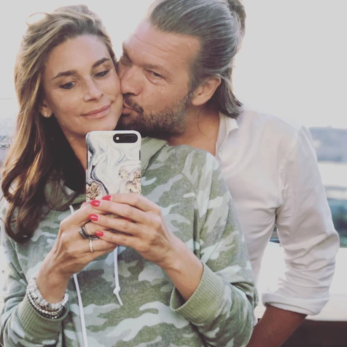 Unter Uns Star Claudelle Deckert Zeigt Erstmals Ihren Mann Find the perfect claudelle deckert stock photos and editorial news pictures from getty images. star claudelle deckert zeigt erstmals