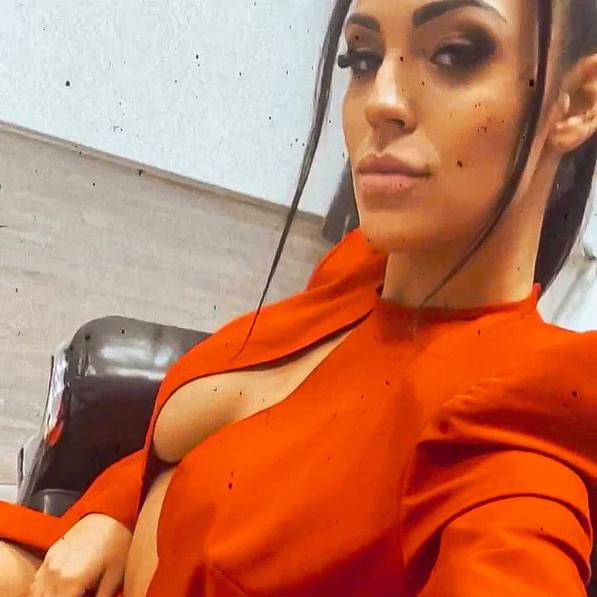 Elena Miras Mit Xxl Ausschnitt Bis Zum Bauchnabel Und Klarer Botschaft