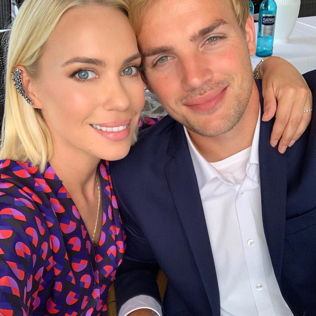 Rote Rosen Star Lara Isabelle Rentinck Ihr Ehemann Ist Ein Bekannter Fussballer Die schöne schauspielerin wurde durch ihre rolle der kim seidel bei verliebt in berlin einer breiten öffentlichkeit bekannt. rote rosen star lara isabelle rentinck ihr ehemann ist ein bekannter fussballer