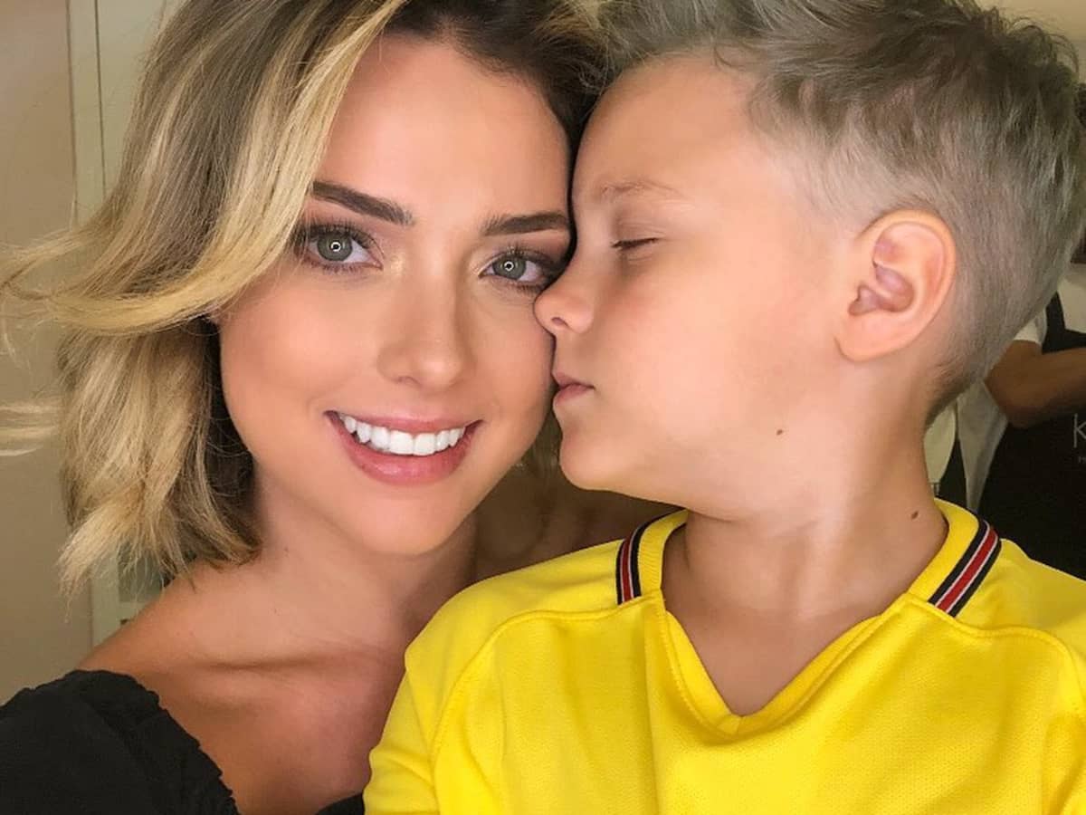 Neymar Das Ist Die Mutter Seines Sohnes Davi