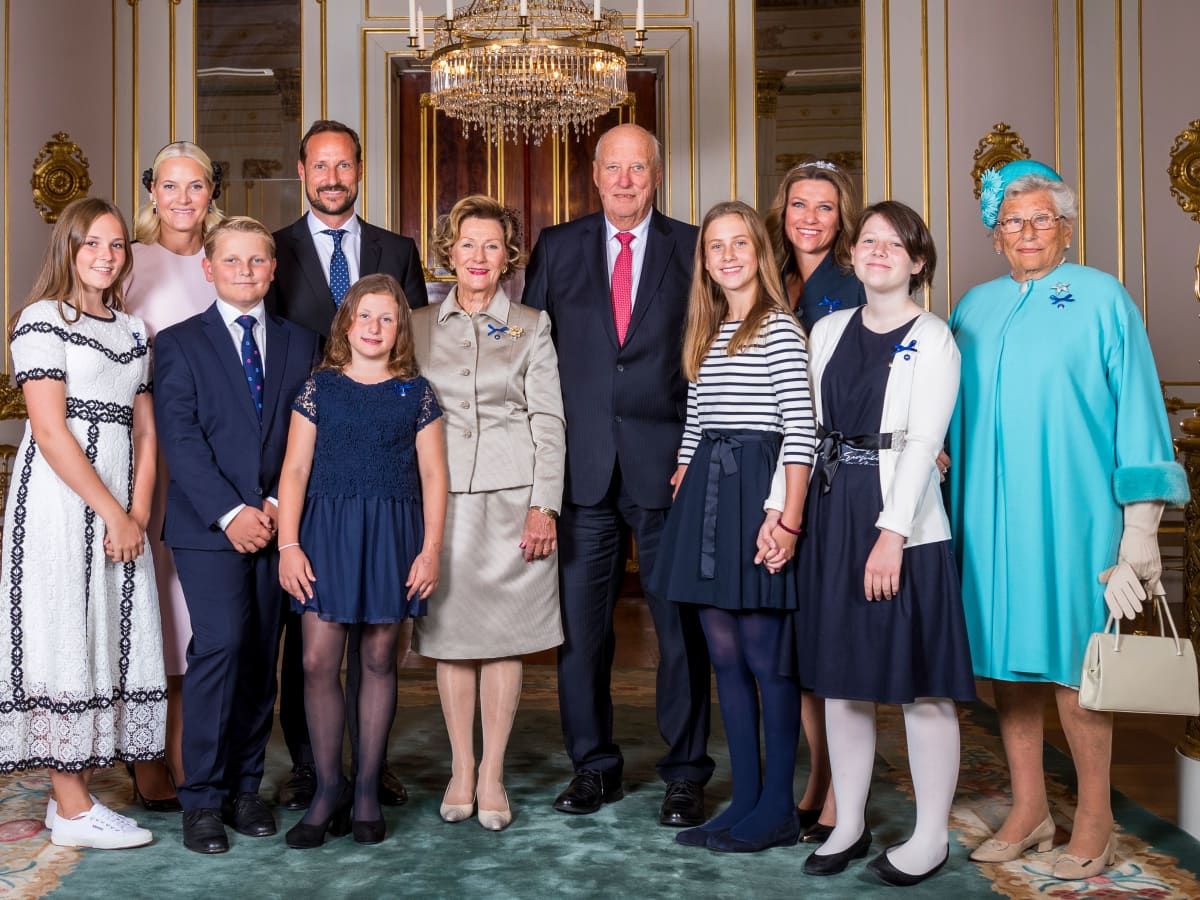 Prinzessin Ingrid Alexandra Auch Zur Goldenen Hochzeit In Sneaker