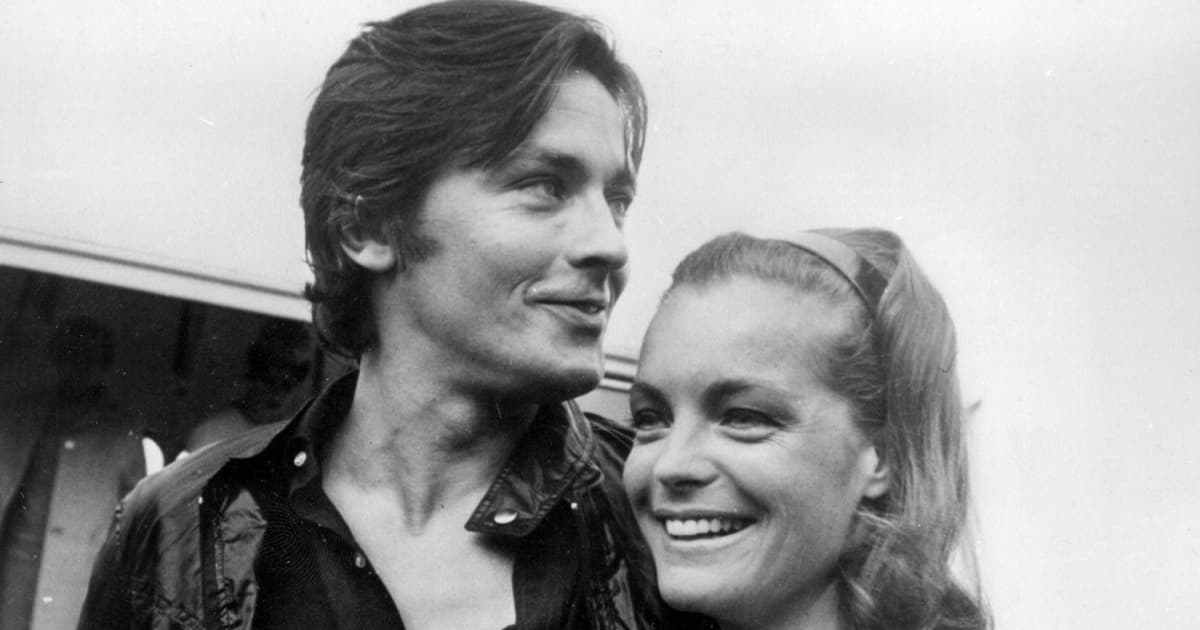 Alain delon compagne