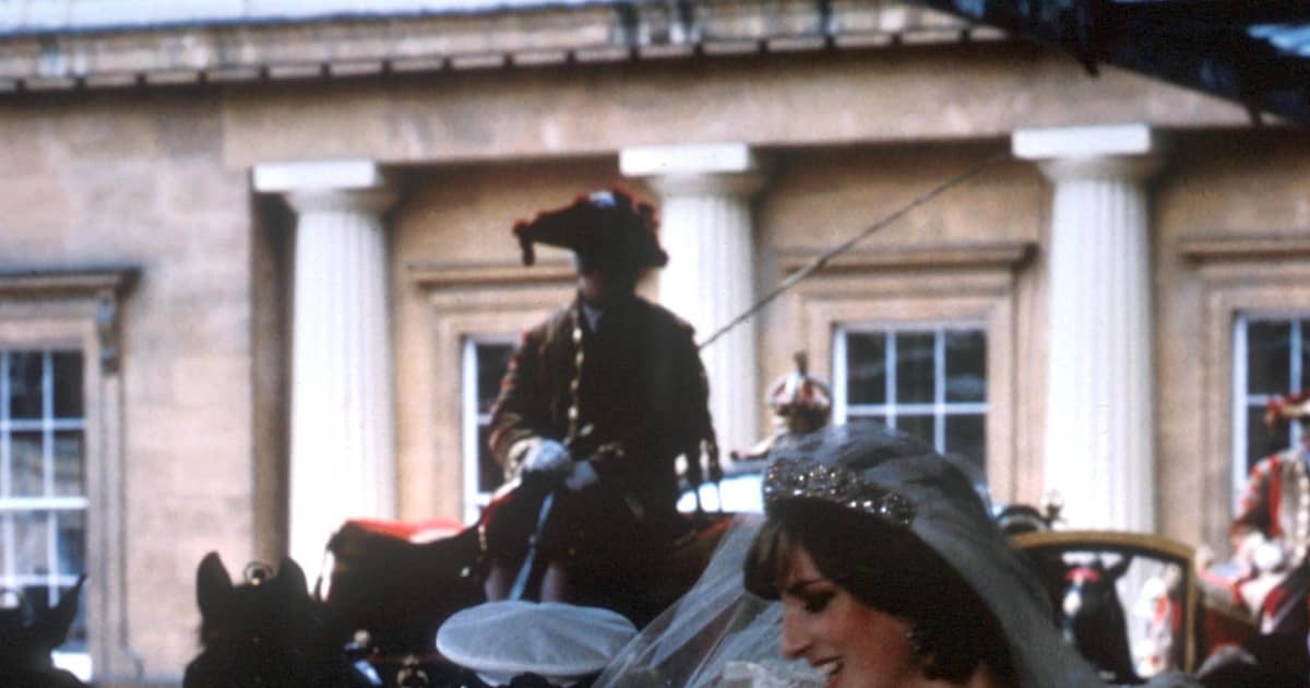 Lady Kitty Spencer: Ihr Hochzeitskleid erinnert an Lady Diana