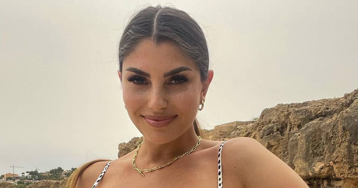 So schön schwanger Yeliz Koc zeigt ihre Babykugel im Bikini