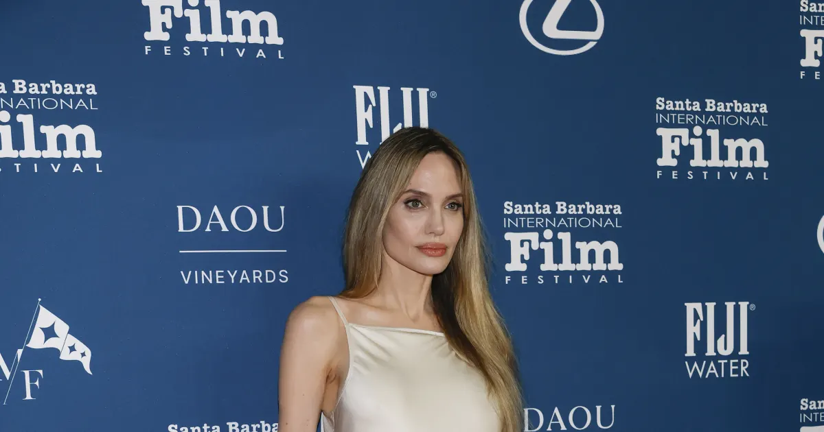 Angelina Jolie verzaubert ohne BH Unverschämt heiß