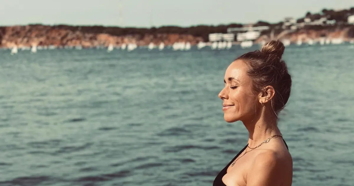 Achter Monat Mit Zwillingen Sie Zeigt Sich Im Bikini EMSI