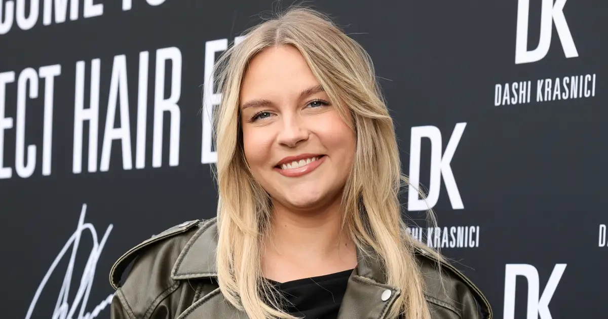 Awz Komplett Neuer Look Danielas Fans Am Ausrasten Diese Bilder Gehen Viral - b1hrysb