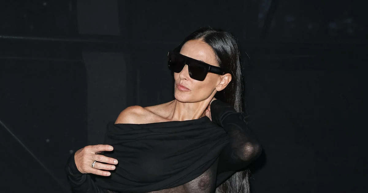 Demi Moore ganz mootig! Dieses Transparent Kleid versteckt nichts