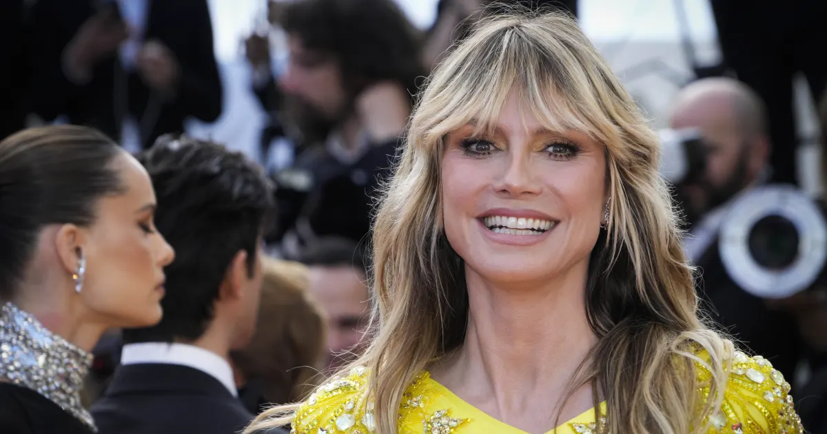 Im BH und Schlappen SO sieht ein Meeting mit Heidi Klum aus