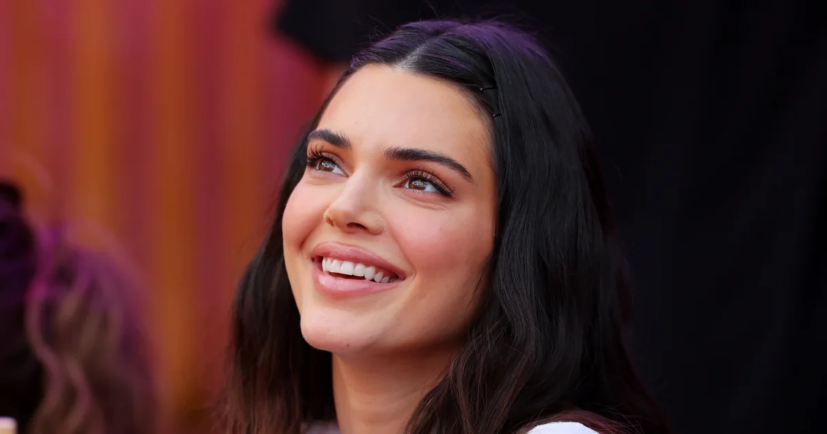 provokant-kendall-jenner-zeigt-sich-komplett-h-llenlos-am-strand