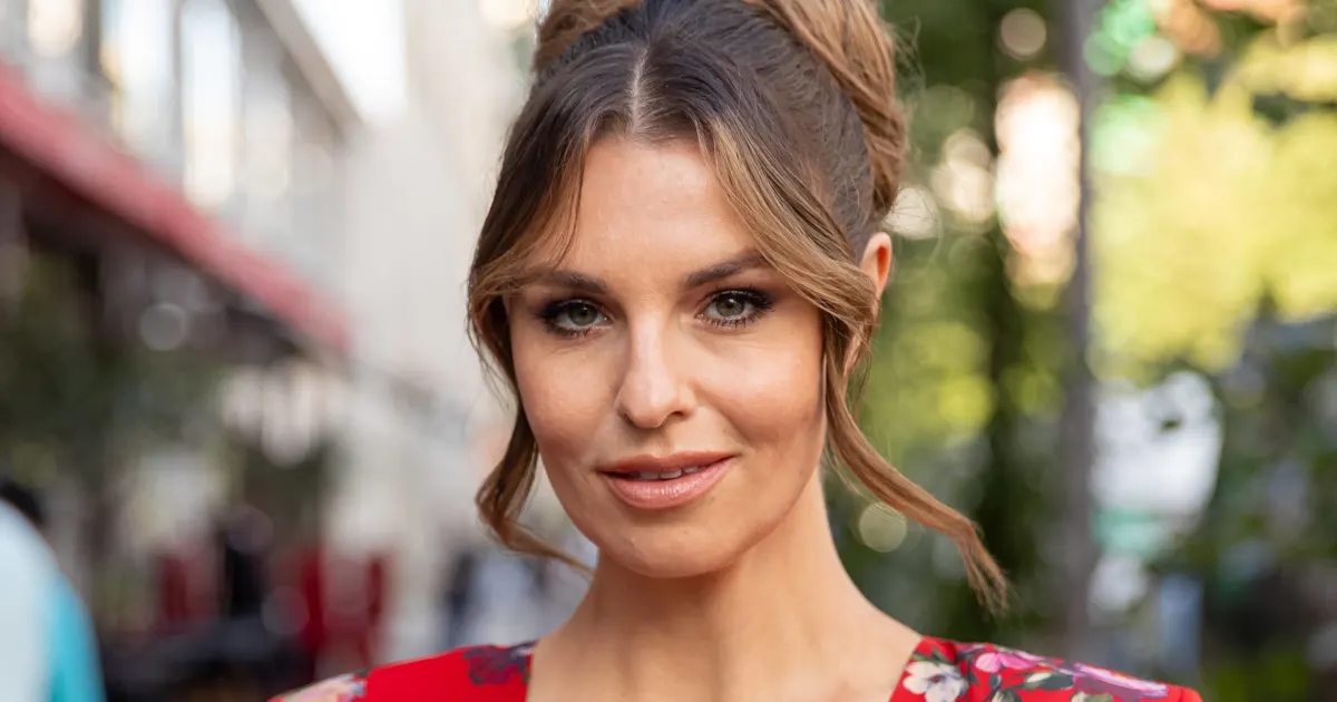 „Ab in den Playboy“ Laura Wontorra heiß im Minirock