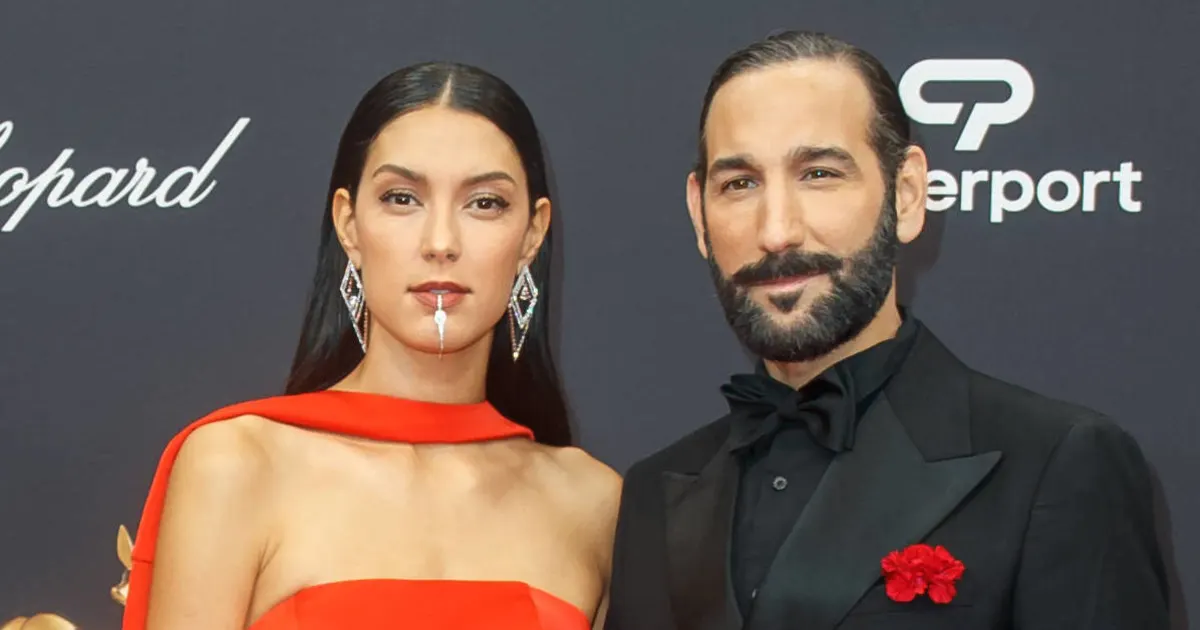 Heiße Wasserspiele: Rebecca Mir und Massimo Sinato zeigen Bodys