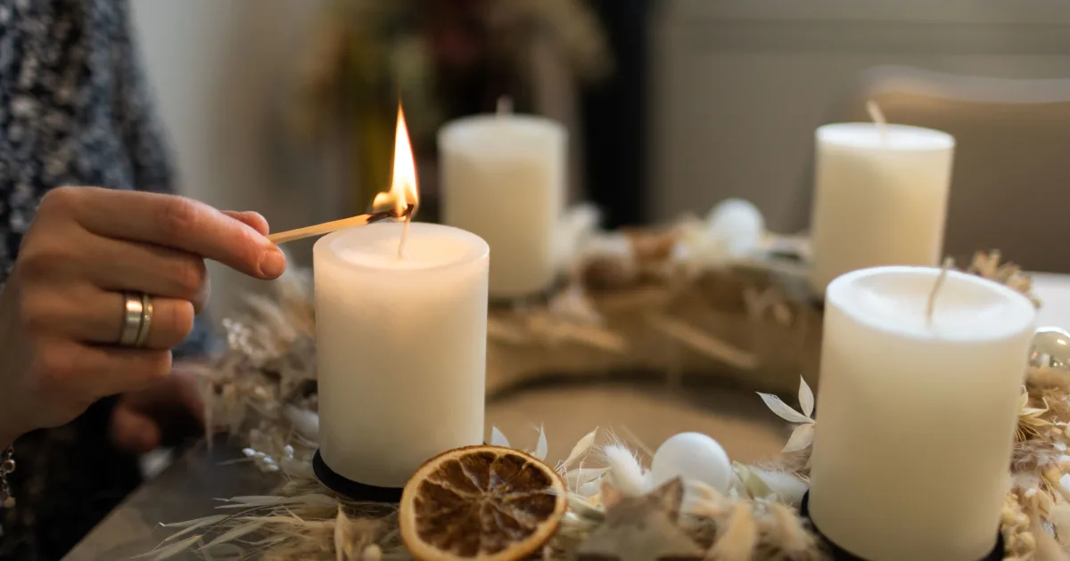 Adventskranz-Ideen: Damit liegt ihr 2024 voll im Trend