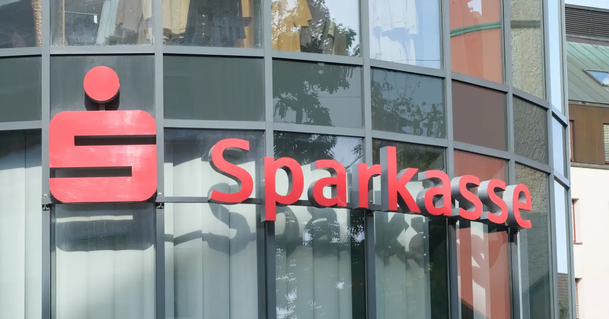 1000 Euro auf dem Konto? Kunden bekommen Geld von der Sparkasse